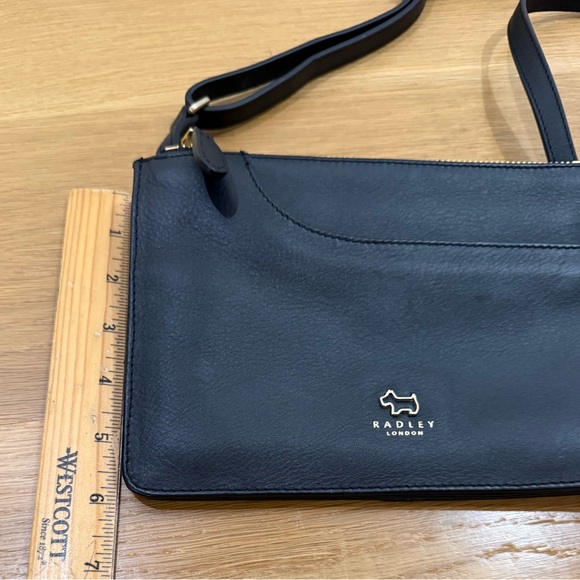 Radley London Crossbody Black Leather Pockets Zip top Bag great organization - Picture 11 of 14